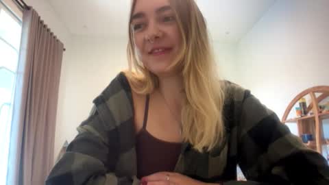 Snapshot of roxysweetdream chatting on 03-12-26, 11:44 Roxy online show from 03-12-26, 11:44