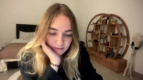 Roxy online show from 03-27-26, 07:24