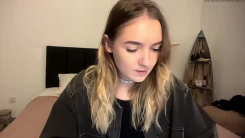 Roxy online show from 04-21-26, 01:28