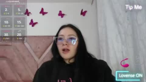 Snapshot of roxyy_fox chatting on 06-25-26, 02:22 Roxy online show from 06-25-26, 02:22