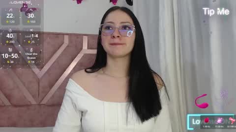 Snapshot of roxyy_fox chatting on 06-28-26, 07:47 Roxy online show from 06-28-26, 07:47