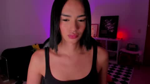 Snapshot of roxyy_x chatting on 04-05-26, 02:31 val online show from 04-05-26, 02:31