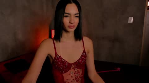 Snapshot of roxyy_x chatting on 06-11-26, 12:32 val online show from 06-11-26, 12:32