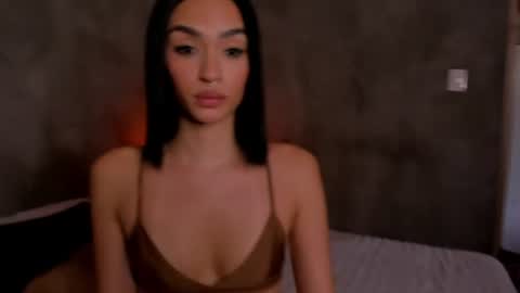 Snapshot of roxyy_x chatting on 07-08-26, 09:19 val online show from 07-08-26, 09:19