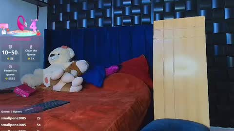 Snapshot of roy_barney chatting on 10-24-25, 07:43 ANTONIO online show from 10-24-25, 07:43