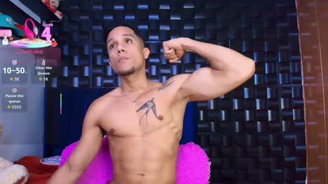 Snapshot of roy_barney chatting on 10-30-25, 07:47 ANTONIO online show from 10-30-25, 07:47