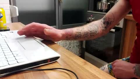 Snapshot of ruan8080 chatting on 12-02-24, 05:59 petit cochon online show from 12-02-24, 05:59