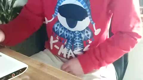 Snapshot of ruan8080 chatting on 12-24-24, 01:27 petit cochon online show from 12-24-24, 01:27