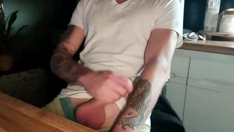 Snapshot of ruan8080 chatting on 12-26-24, 04:21 petit cochon online show from 12-26-24, 04:21
