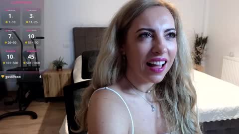 Snapshot of ruby_fit chatting on 12-22-24, 01:01 Ruby online show from 12-22-24, 01:01