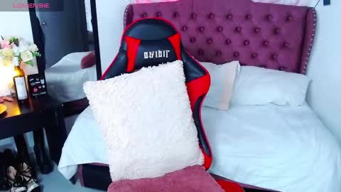 Snapshot of ruby_lowell chatting on 01-12-25, 11:28 RUBY online show from 01-12-25, 11:28