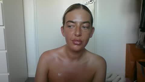 rubyredxxxoxxx online show from 01-11-25, 12:40