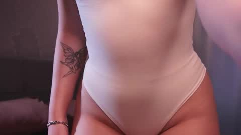 Snapshot of rue_novella chatting on 12-19-25, 07:59 Mila online show from 12-19-25, 07:59