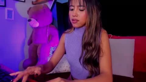 Snapshot of rue_zue chatting on 11-25-25, 01:33 rue_zue online show from 11-25-25, 01:33