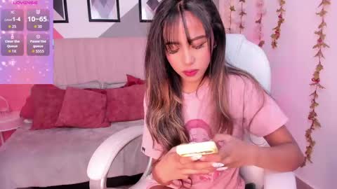 Snapshot of rue_zue chatting on 06-07-26, 12:31 rue_zue online show from 06-07-26, 12:31