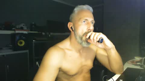 Chico que rico Caliente online show from 02-02-25, 10:57