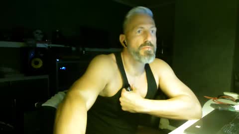 Chico que rico Caliente online show from 03-08-25, 05:28