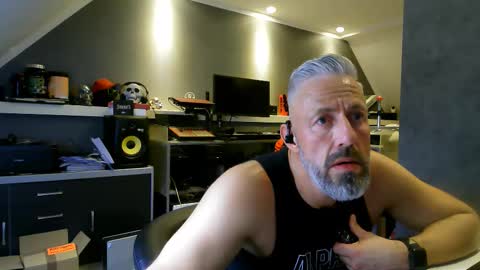 Chico que rico Caliente online show from 09-12-25, 10:59