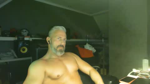 Chico que rico Caliente online show from 09-18-25, 05:31