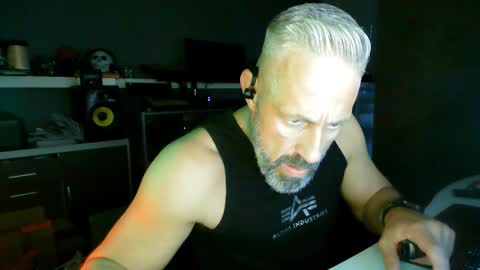 Chico que rico Caliente online show from 10-11-25, 09:41