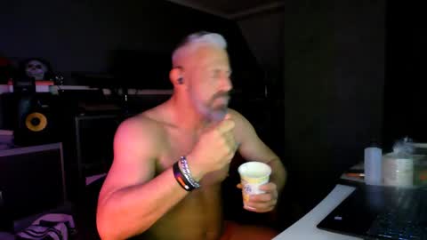 Chico que rico Caliente online show from 04-10-26, 01:55