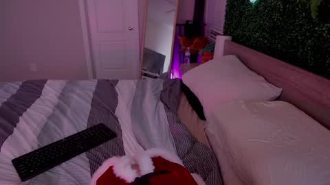 Snapshot of runesy chatting on 12-09-24, 04:12 Lady online show from 12-09-24, 04:12