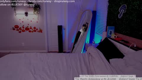 Snapshot of runesy chatting on 10-29-25, 03:09 Lady online show from 10-29-25, 03:09