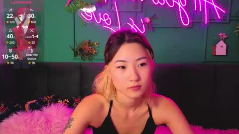 Snapshot of runi_asian chatting on 07-12-26, 01:29 Runi online show from 07-12-26, 01:29