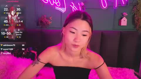Snapshot of runi_asian chatting on 07-15-26, 01:33 Runi online show from 07-15-26, 01:33