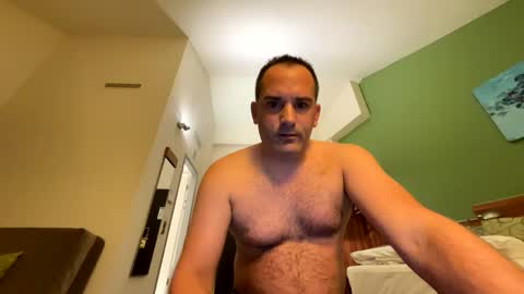 Snapshot of runner1978 chatting on 10-28-25, 08:00 runner1978 online show from 10-28-25, 08:00