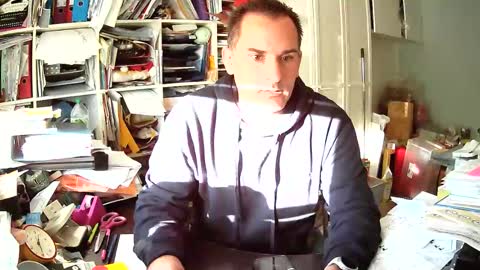 Snapshot of runner1978 chatting on 11-19-25, 08:47 runner1978 online show from 11-19-25, 08:47