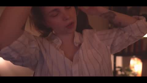 Snapshot of running_with_the_wolves chatting on 11-15-25, 10:37 Elena online show from 11-15-25, 10:37