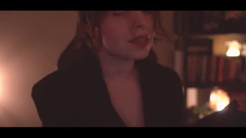 Snapshot of running_with_the_wolves chatting on 11-19-25, 10:43 Elena online show from 11-19-25, 10:43