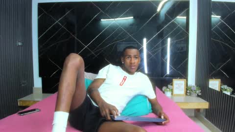 Snapshot of runnyx_09 chatting on 09-24-25, 09:29 Runnix online show from 09-24-25, 09:29