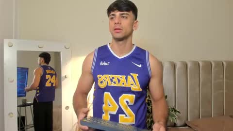 Snapshot of russ_w8 chatting on 09-18-25, 10:39 Russ online show from 09-18-25, 10:39