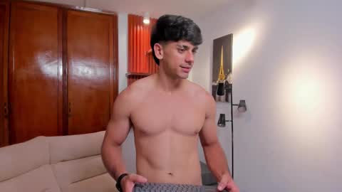 Snapshot of russ_w8 chatting on 09-20-25, 05:41 Russ online show from 09-20-25, 05:41