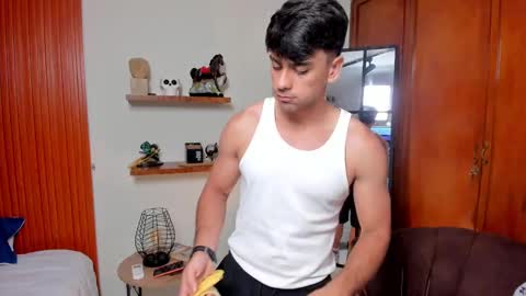 Snapshot of russ_w8 chatting on 09-21-25, 02:13 Russ online show from 09-21-25, 02:13