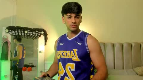 Snapshot of russ_w8 chatting on 10-09-25, 10:35 Russ online show from 10-09-25, 10:35