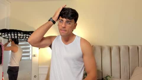 Snapshot of russ_w8 chatting on 10-10-25, 03:00 Russ online show from 10-10-25, 03:00