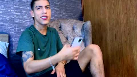 Snapshot of russell_adams_ chatting on 02-05-25, 12:31 R U S S E L L online show from 02-05-25, 12:31