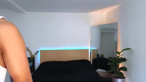 Snapshot of russell_adams_ chatting on 09-15-25, 07:36 R U S S E L L online show from 09-15-25, 07:36