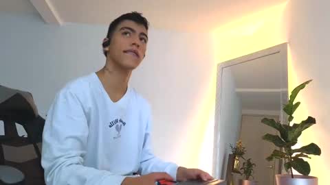 Snapshot of russell_adams_ chatting on 09-30-25, 11:26 R U S S E L L online show from 09-30-25, 11:26