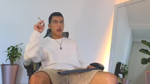 Snapshot of russell_adams_ chatting on 10-05-25, 11:30 R U S S E L L online show from 10-05-25, 11:30