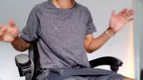 Snapshot of russell_adams_ chatting on 10-15-25, 01:22 R U S S E L L online show from 10-15-25, 01:22