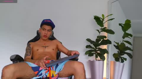  R U S S E L L  online show from 11-18-25, 01:48