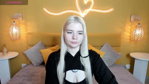 Snapshot of ruthbryant chatting on 09-14-25, 01:38 ruthbryant online show from 09-14-25, 01:38