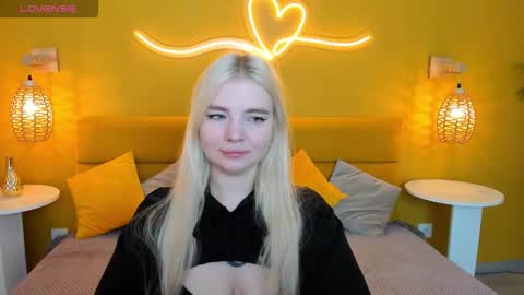 Snapshot of ruthbryant chatting on 10-05-25, 01:15 ruthbryant online show from 10-05-25, 01:15