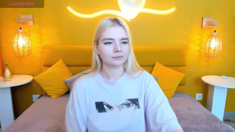 Snapshot of ruthbryant chatting on 10-18-25, 01:52 ruthbryant online show from 10-18-25, 01:52