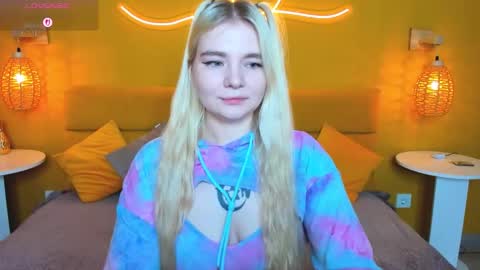 Snapshot of ruthbryant chatting on 11-22-25, 12:31 ruthbryant online show from 11-22-25, 12:31