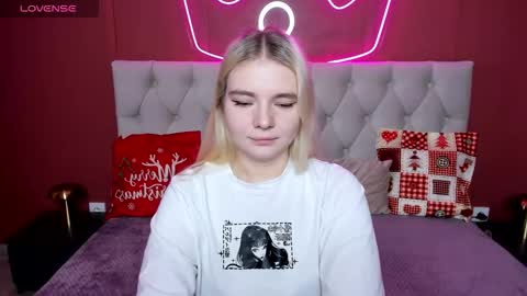 Snapshot of ruthbryant chatting on 12-01-25, 12:48 ruthbryant online show from 12-01-25, 12:48